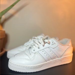 adidas Originals Women's Rivalry Low Sneaker